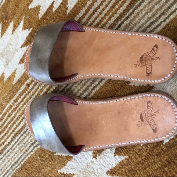 Freebird by Steven, Golden Leather Silver Slide Sandals, Size 10 - Picture 2 of 4